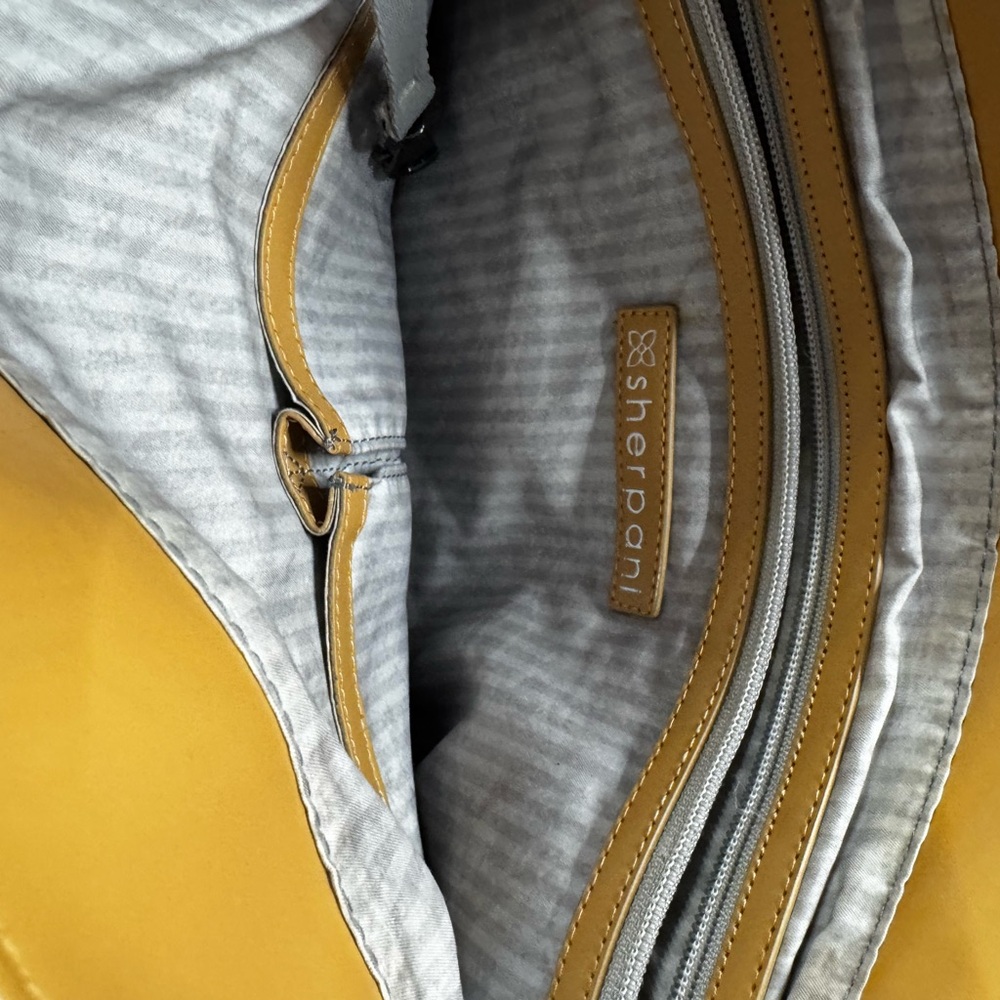 Sherpani Cream and Tan Tote Bag - Picture 6 of 9